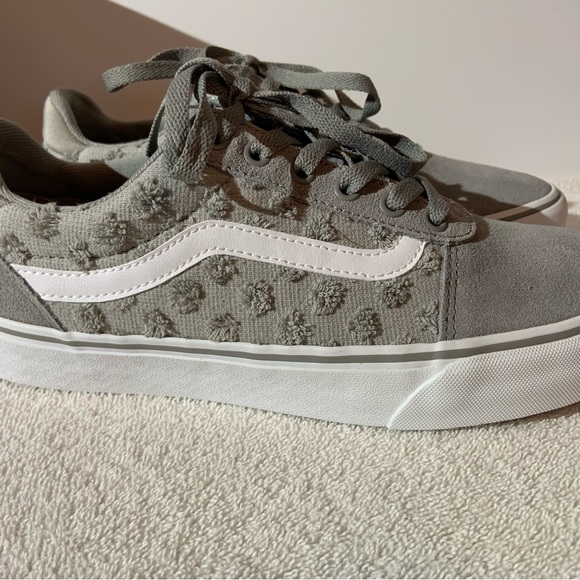 Vans - Picture 2 of 7